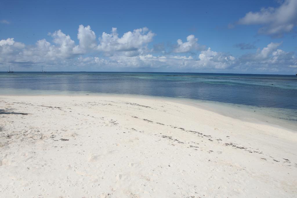 Hotel Equa Reef Maldives Addu City Exterior foto